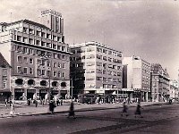 Trg Republike (današnji Trg bana Jelačića) 1950-ih godina, prije gradnje iličkog nebodera.jpg